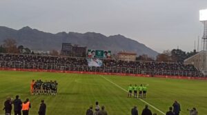 ورود بازیکنان به زمین و آغاز بازی خیبر – استقلال