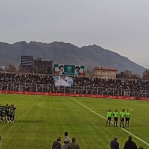 ورود بازیکنان به زمین و آغاز بازی خیبر – استقلال