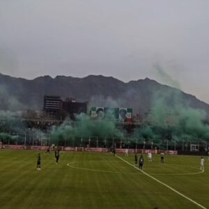 آتش‌بازی هواداران خیبر در جریان دیدار با استقلال