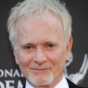 آنتونی گری بازیگر برنده ۸ جایزه امی از دنیا رفت