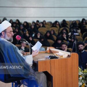 حوزه و دانشگاه مانند دو بال پرواز برای پیشرفت علمی و تمدنی کشور هستند