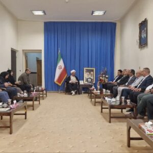 امام جمعه ایلام:پیوند ایران و عراق سدی محکم در برابر نظام استکباری است