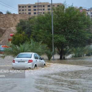 وضعیت محورهای ساحلی شهر بندرعباس؛ تردد خودروها سخت است