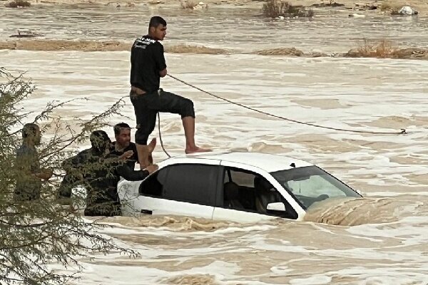 سیلاب هرمزگان را درنوردید؛ زیرساخت‌ها در محاصره آب