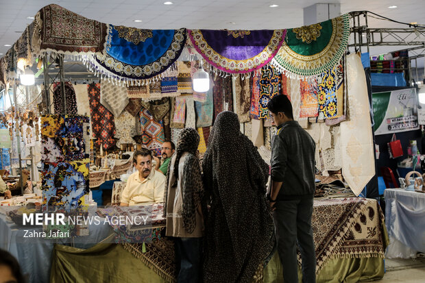 نمایشگاه شب یلدا و سوغات استان‌ها در بندرعباس