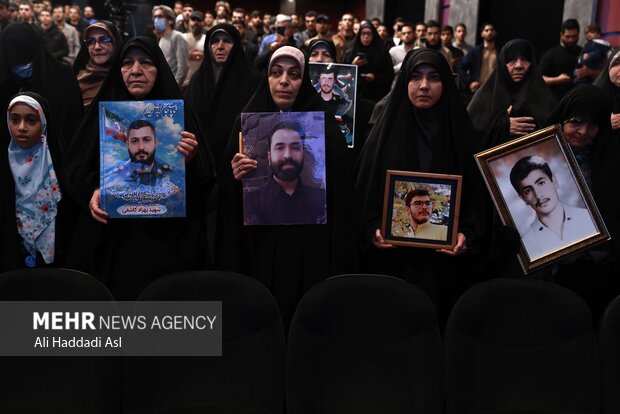 آئین تجلیل از مادر شهیدان حسن و محمد باقری