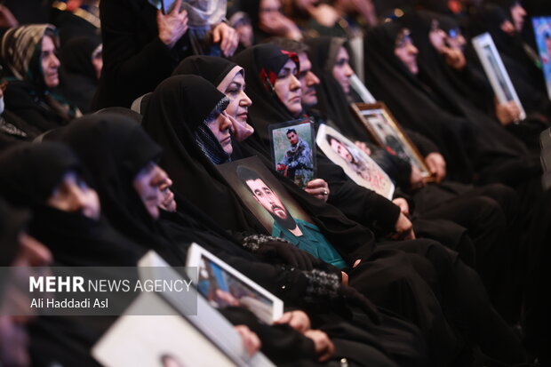 آئین تجلیل از مادر شهیدان حسن و محمد باقری