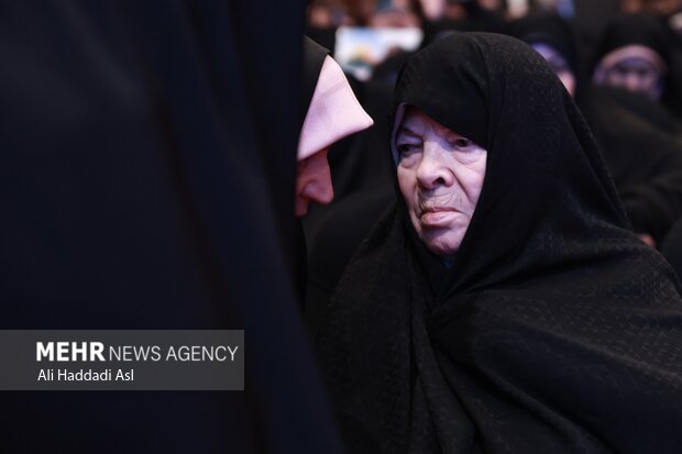 آئین تجلیل از مادر شهیدان حسن و محمد باقری