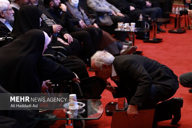 آئین تجلیل از مادر شهیدان حسن و محمد باقری