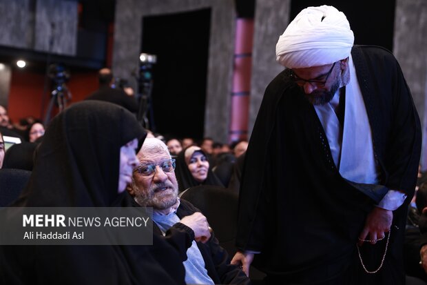 آئین تجلیل از مادر شهیدان حسن و محمد باقری