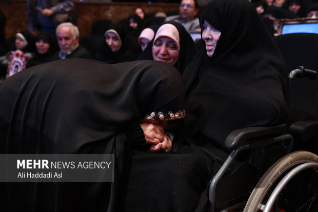 آئین تجلیل از مادر شهیدان حسن و محمد باقری