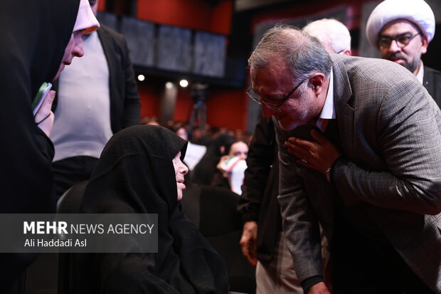 آئین تجلیل از مادر شهیدان حسن و محمد باقری