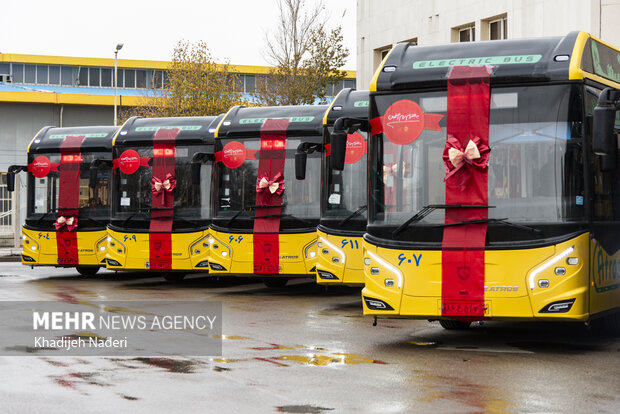 ۱۵ دستگاه اتوبوس برقی در اصفهان رونمایی شد