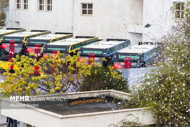 آیین رونمایی از نخستین ناوگان اتوبوس برقی کلانشهر اصفهان