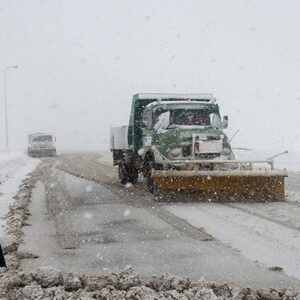 امدادرسانی به ۱۸۱ خودرو گرفتار برف در چهارمحال و بختیاری