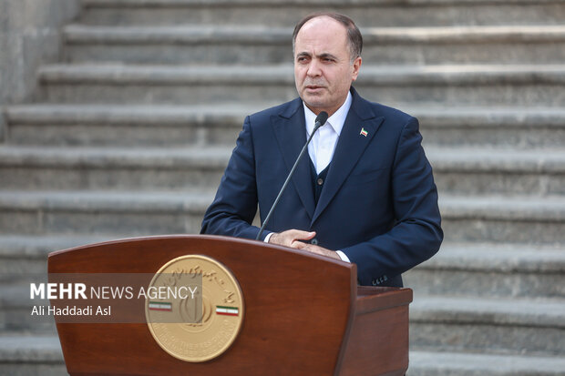 غلامرضا نوری قرلجه وزیر کشاورزی در حاشیه جلسه هیئت دولت