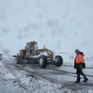 برفروبی در راه‌های مازندران