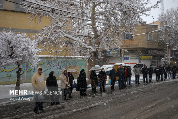 اولین برف سال در همدان