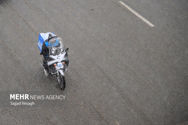 اولین برف سال در همدان