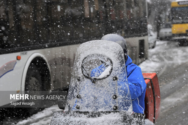 اولین برف سال در همدان