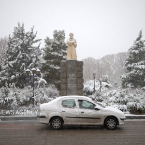 کاهش دید در گردنه گدوک فیروزکوه بر اثر برف و کولاک