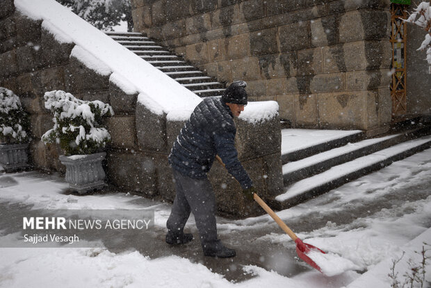 اولین برف سال در همدان