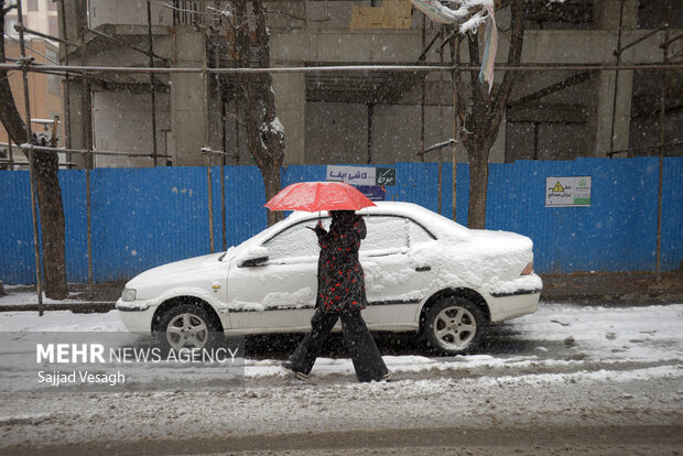اولین برف سال در همدان