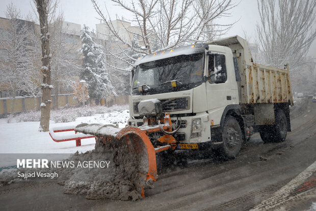 اولین برف سال در همدان