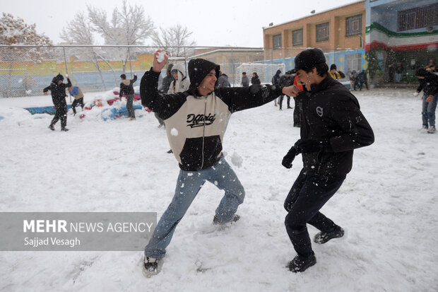 اولین برف سال در همدان