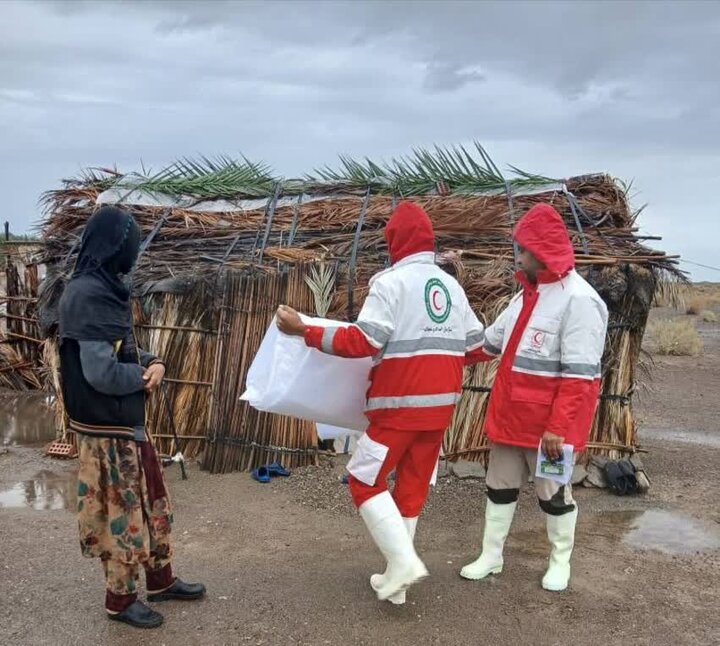 امدادرسانی هلال احمر به بیش از ١۴٠٠ نفر در حوادث جوی کرمان