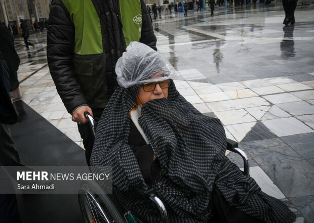 بارش باران در حرم مطهر امام رضا(ع)