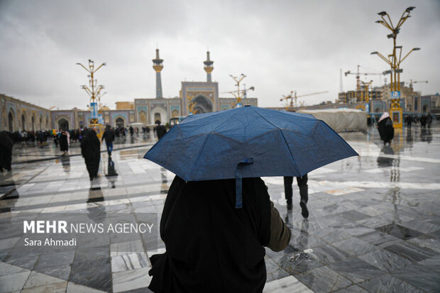 بارش باران در حرم مطهر امام رضا(ع)