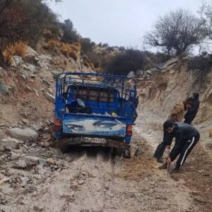 بازگشایی راه‌های مناطق برف‌ گیر جیرفت با تلاش امور عشایر جنوب کرمان