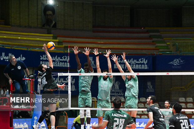 لیگ برتر والیبال - پیکان و رازین پلیمر