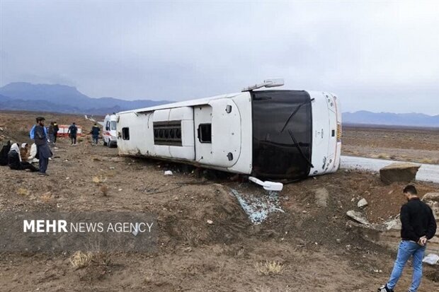 واژگونی دو دستگاه اتوبوس در محور زاهدان - بم با ۱۴ کشته و زخمی