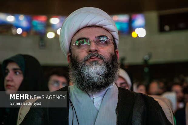 آیین تجلیل از افتخار آفرینان علمی ایران اسلامی