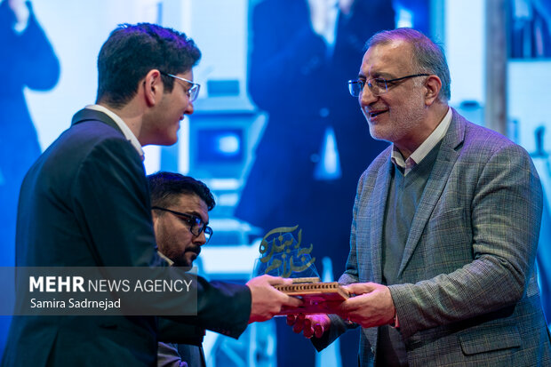 آیین تجلیل از افتخار آفرینان علمی ایران اسلامی