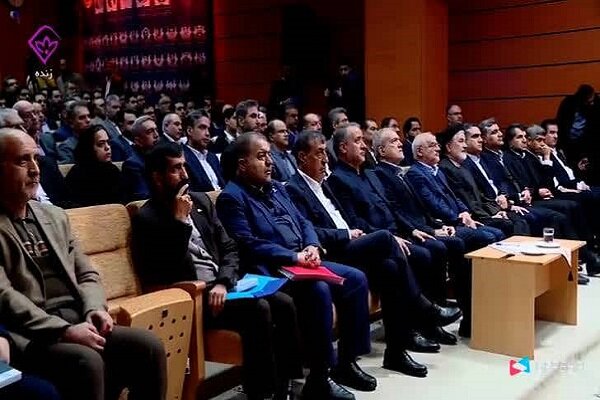 دیدار فرهیختگان با پزشکیان؛ از انتقاد تا امید برای اقدام‌های عملی