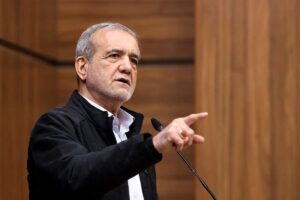 نشست فرهیختگان و اهالی فرهنگ و هنر خراسان جنوبی با پزشکیان