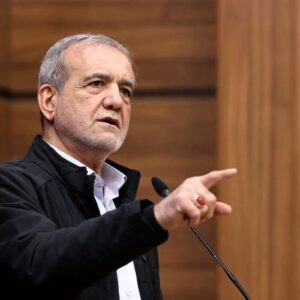 نشست فرهیختگان و اهالی فرهنگ و هنر خراسان جنوبی با پزشکیان