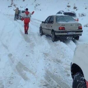 رهاسازی ۵۹۱ خودروی گرفتار در برف و سیلاب