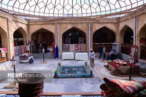 نمایشگاه و بازارچه صنایع‌دستی ویژه شب چله در سنندج