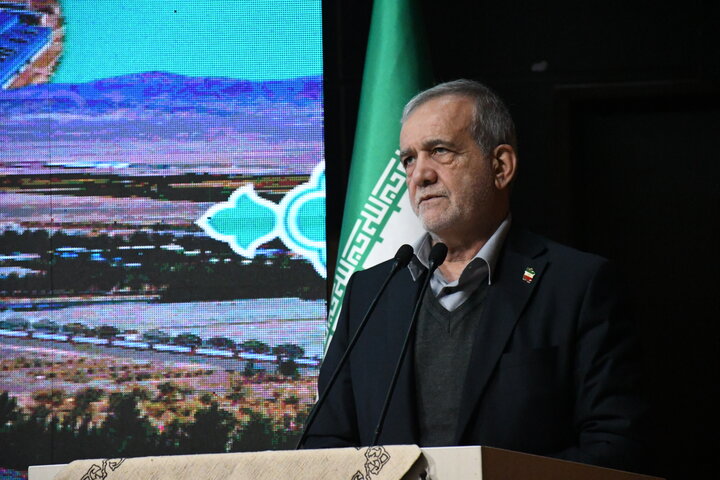 پزشکیان: با وحدت مردم و تکیه بر نخبگان از بحران‌ها عبور می‌کنیم