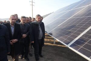 رحمانی: ۲۰۰۰ مگاوات پنل خورشیدی در آذربایجان غربی اجرایی می شود