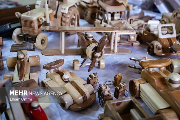 ایزدی: نمایشگاه دائمی صنایع دستی در نکا احداث می‌شود