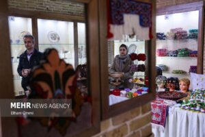 نمایشگاه و بازارچه صنایع‌دستی ویژه شب یلدا در سنندج