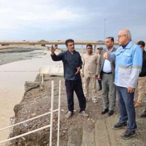 بازدید استاندار هرمزگان از پل آبنمای رودان