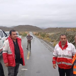 امداد رسانی به خودروی گرفتار در رودخانه روستای کسیسه‌ای بشاگرد