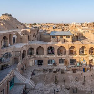 آسیب بارش‌ها به قسمتی از تیمچه بخشی در بازار بزرگ کاشان