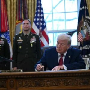 ترامپ قانون جدید اختیارات دفاع ملی را امضا کرد